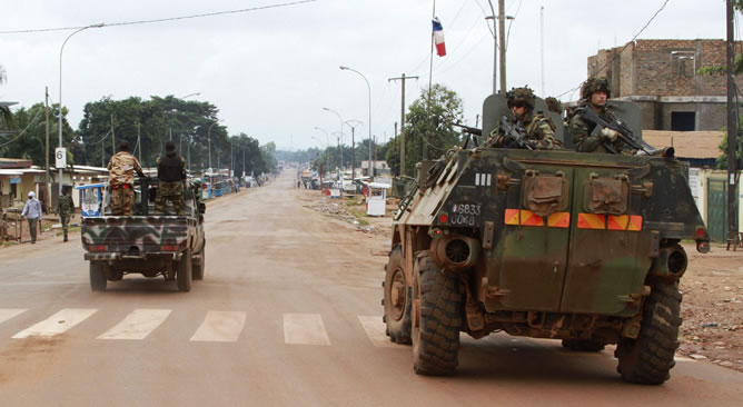 Francia ha desplegado sus tropas en Bangui donde continúa la búsqueda de personas desaparecidas durante los últimos días Francia ha desplegado sus tropas en Bangui donde continúa la búsqueda de personas desaparecidas durante los últimos días