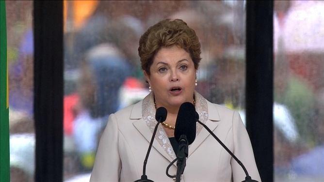 Dilma Rousseff, presidenta de Brasil, en su discurso de despedida a Mandela Dilma Rousseff, presidenta de Brasil, en su discurso de despedida a Mandela