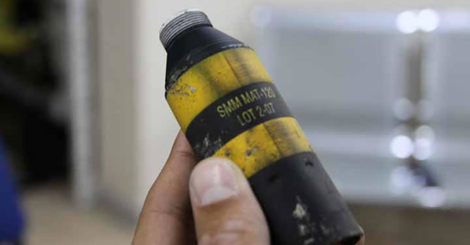 Restos de una submunición de doble propósito lanzada por una munición en racimo MAT-120 encontrada en Misrata (Libia). Restos de una submunición de doble propósito lanzada por una munición en racimo MAT-120 encontrada en Misrata (Libia).