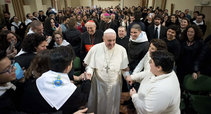 El papa insta a los más ricos a poner su riqueza al servicio de la Humanidad