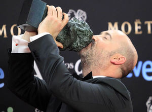 El actor Javier Cámara tras recibir el Goya a la Mejor interpretación masculina protagonista, por su trabajo en 'Vivir es facil con los ojos cerrados' El actor Javier Cámara tras recibir el Goya a la Mejor interpretación masculina protagonista, por su trabajo en 'Vivir es facil con los ojos cerrados'