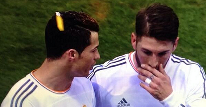 El portugués iba charlando con Ramos cuando el mechero ha impactado en su cabeza El portugués iba charlando con Ramos cuando el mechero ha impactado en su cabeza