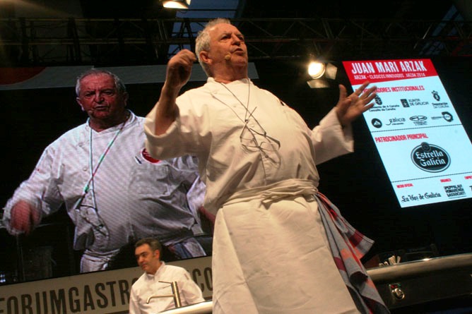 El chef Juan Mari Arzak durante la última ponencia del Fórum Gastronómico Coruña 2014: "Si no os habéis divertido cocinando es que no habéis comido bien". El chef Juan Mari Arzak durante la última ponencia del Fórum Gastronómico Coruña 2014: "Si no os habéis divertido cocinando es que no habéis comido bien".
