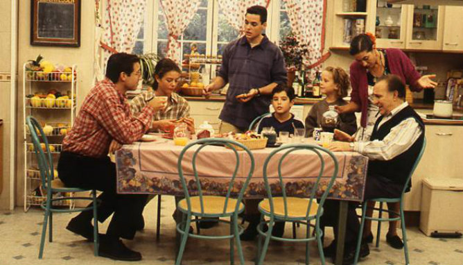 Reparto de 'Médico de familia' en una de las habituales escenas en la cocina Reparto de 'Médico de familia' en una de las habituales escenas en la cocina