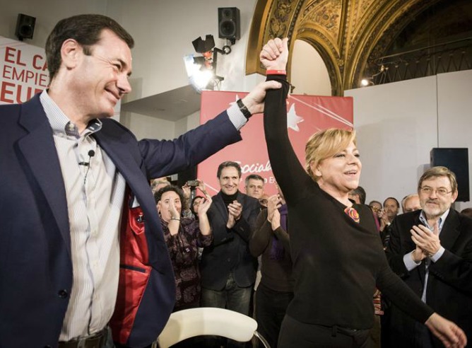 El secretario genreal del PSM, Tomás Gómez, y la vicesecretaria General del PSOE y candidata al Parlamento Europeo, Elena Valenciano, durante el acto de la precampaña para las elecciones europeas del 25 de mayo El secretario genreal del PSM, Tomás Gómez, y la vicesecretaria General del PSOE y candidata al Parlamento Europeo, Elena Valenciano, durante el acto de la precampaña para las elecciones europeas del 25 de mayo