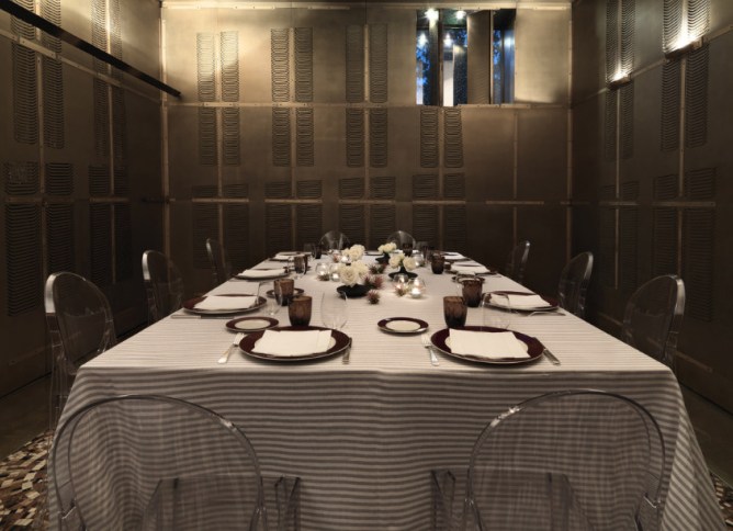 En Mercès One solo hay una mesa pero es grande: caben hasta 20 personas. En Mercès One solo hay una mesa pero es grande: caben hasta 20 personas.