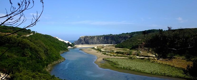 Pausa #1 comienza en enero de 2014 y para su primera parada recala en una típica quinta portuguesa, junto al río Ceixe Pausa #1 comienza en enero de 2014 y para su primera parada recala en una típica quinta portuguesa, junto al río Ceixe