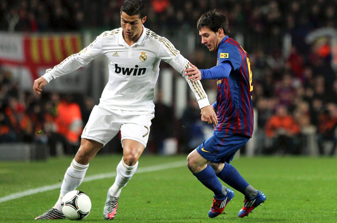 Ronaldo y Messi en un Clásico anterior. Ronaldo y Messi en un Clásico anterior.