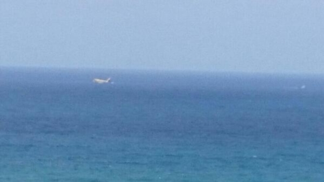 La supuesta imagen del amerizaje del avión en Gran Canaria se trata de un remolcador tirando de una embarcación. La supuesta imagen del amerizaje del avión en Gran Canaria se trata de un remolcador tirando de una embarcación.