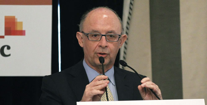 El ministro de Hacienda y Administraciones Públicas, Cristóbal Montoro, durante su intervención en la clausura de las jornadas sobre "La reforma fiscal que viene", organizadas por la Asociación para el Progreso de la Dirección y PwC, en Madrid. El ministro de Hacienda y Administraciones Públicas, Cristóbal Montoro, durante su intervención en la clausura de las jornadas sobre "La reforma fiscal que viene", organizadas por la Asociación para el Progreso de la Dirección y PwC, en Madrid.