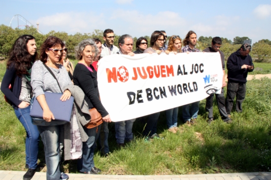 Un grup dels representants contraris a BCN World. Un grup dels representants contraris a BCN World.