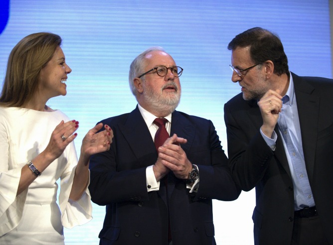 Cospedal, Arias Cañete y Rajoy durante el acto de presentación del candidato para las europeas en Toledo. Cospedal, Arias Cañete y Rajoy durante el acto de presentación del candidato para las europeas en Toledo.