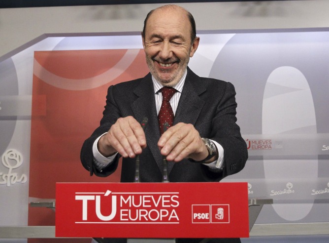El líder del PSOE, Alfredo Pérez Rubalcaba, durante la rueda de prensa posterior a la reunión de coordinadores de la campaña electoral del PSOE para los comicios del 25 de mayo. El líder del PSOE, Alfredo Pérez Rubalcaba, durante la rueda de prensa posterior a la reunión de coordinadores de la campaña electoral del PSOE para los comicios del 25 de mayo.