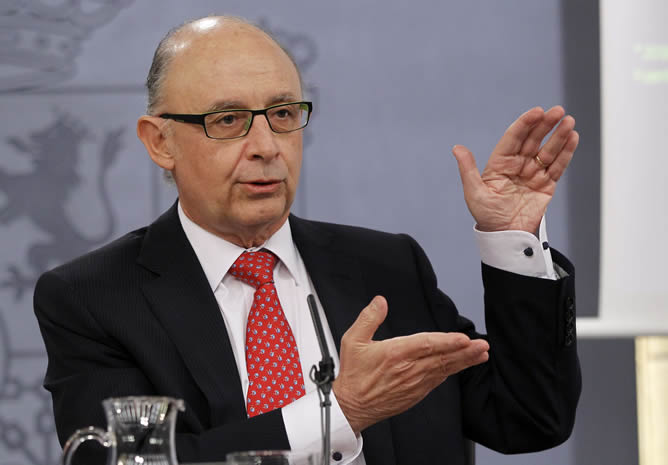 El ministro de Hacienda y Administraciones Públicas,Cristóbal Montoro, durante la rueda de prensa posterior al Consejo de Ministros El ministro de Hacienda y Administraciones Públicas,Cristóbal Montoro, durante la rueda de prensa posterior al Consejo de Ministros