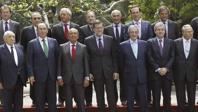 oto de familia del presidente del Gobierno, Mariano Rajoy (c), con los grandes empresarios españoles que integran el Consejo Empresarial por la Competitividad (CEC), con los que ha almorzado en el Palacio de La Moncloa para analizar la evolución de la recuperación de la economía y el empleo. oto de familia del presidente del Gobierno, Mariano Rajoy (c), con los grandes empresarios españoles que integran el Consejo Empresarial por la Competitividad (CEC), con los que ha almorzado en el Palacio de La Moncloa para analizar la evolución de la recuperación de la economía y el empleo.