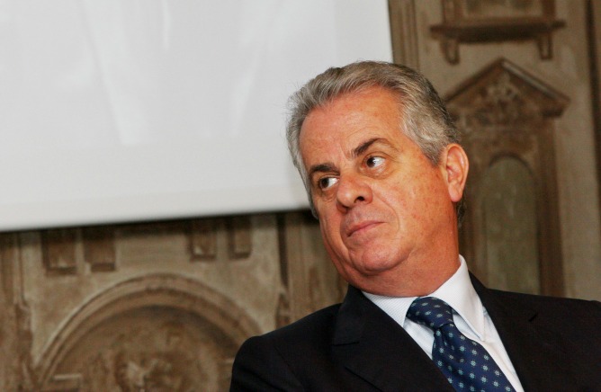 Claudio Scajola, exministro de Berlusconi, arrestado por ayudar a huir a un condenado por mafia Claudio Scajola, exministro de Berlusconi, arrestado por ayudar a huir a un condenado por mafia