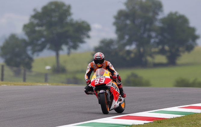 Marc Márquez, antes de tomar una curva en el circuito de Mugello. Marc Márquez, antes de tomar una curva en el circuito de Mugello.
