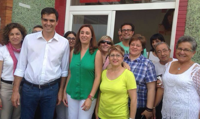 El aspirante Pedro Sánchez, en un acto con militantes en Terrasa El aspirante Pedro Sánchez, en un acto con militantes en Terrasa