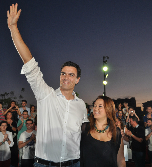 Pedro Sánchez cierra su campaña arropado por militantes de Sevilla Pedro Sánchez cierra su campaña arropado por militantes de Sevilla