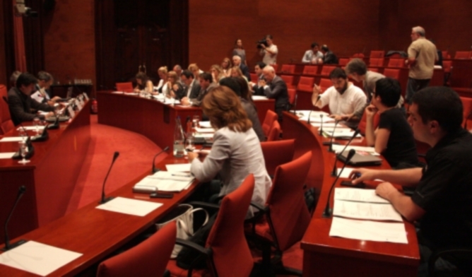 La Comisión de Asuntos Institucionales La Comisión de Asuntos Institucionales