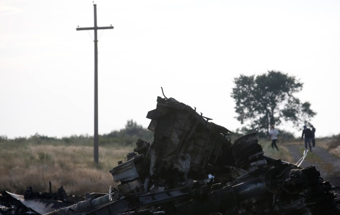 Restos del accidente de Malaysia Airlines, cerca del asentamiento de Grabovo en la región de Donetsk Restos del accidente de Malaysia Airlines, cerca del asentamiento de Grabovo en la región de Donetsk