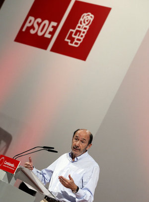 El hasta hoy secretario general del PSOE, Alfredo Pérez Rubalcaba, durante su discurso en el congreso federal extraordinario del PSOE El hasta hoy secretario general del PSOE, Alfredo Pérez Rubalcaba, durante su discurso en el congreso federal extraordinario del PSOE