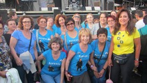 El club de fans del cantante Raphael, en el festival Sonorama. El club de fans del cantante Raphael, en el festival Sonorama.