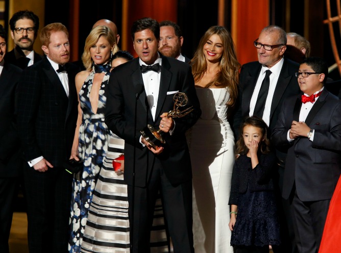 El productor ejecutivo Steven Levitan recoge el premio a la Mejor serie de comedia por 'Modern Family' durante la 66º Edición de los premios Emmy en Los Angeles. El productor ejecutivo Steven Levitan recoge el premio a la Mejor serie de comedia por 'Modern Family' durante la 66º Edición de los premios Emmy en Los Angeles.