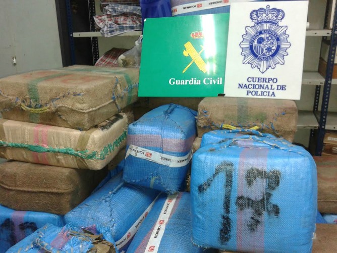 Fardos de hachís incautados por la Policía y la Guardia Civil. Fardos de hachís incautados por la Policía y la Guardia Civil.