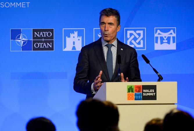El secretario General de la OTAN, Anders Fogh Rasmussen, habla en una conferencia de prensa durante la cumbre de la OTAN en el complejo Celtic Manor, cerca de Newport, en Gales. El secretario General de la OTAN, Anders Fogh Rasmussen, habla en una conferencia de prensa durante la cumbre de la OTAN en el complejo Celtic Manor, cerca de Newport, en Gales.