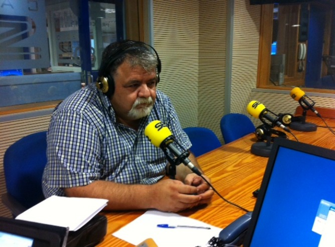 Antonio Padrón, capitán Marítimo en los estudios de Radio Club Tenerife Antonio Padrón, capitán Marítimo en los estudios de Radio Club Tenerife