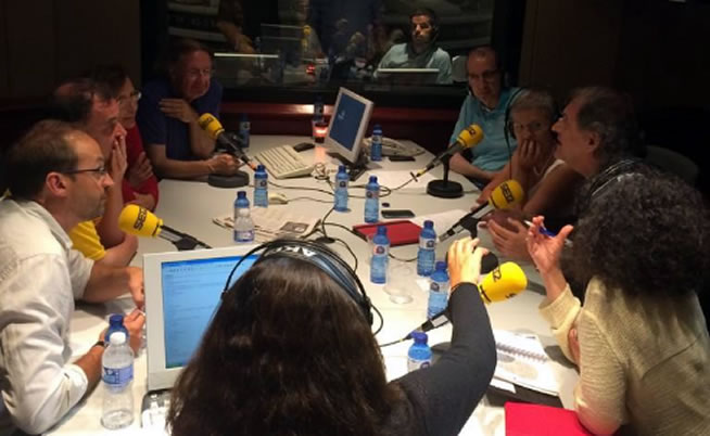 Mesa de 'Hora 25' en el programa especial de la Diada con Àngels Barceló, Joan Herrera, Alfred Bosch y Montserrat Tura junto a los tertulianos Mesa de 'Hora 25' en el programa especial de la Diada con Àngels Barceló, Joan Herrera, Alfred Bosch y Montserrat Tura junto a los tertulianos