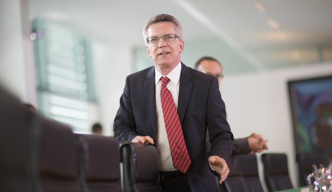 El ministro del Interior, Thomas De Maizière, a su llegada para hacer el anuncio El ministro del Interior, Thomas De Maizière, a su llegada para hacer el anuncio