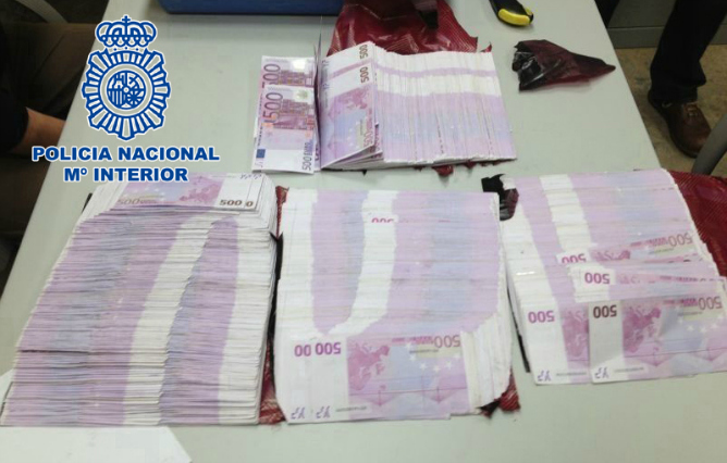 Imágenes de los billetes incautados durante el registro Imágenes de los billetes incautados durante el registro