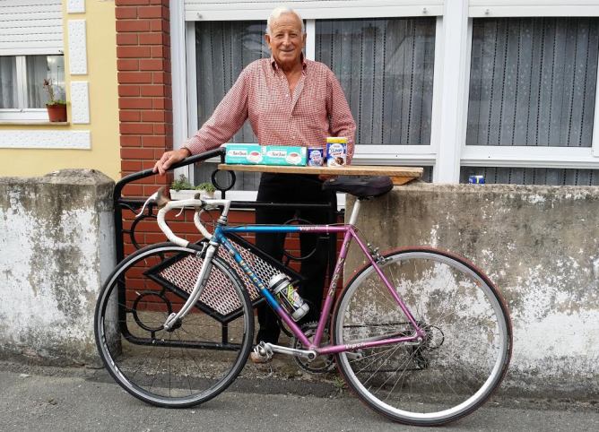 La bicicleta, la comida y la artesanía: los grandes secretos de Enrique Tezanos para ser feliz. La bicicleta, la comida y la artesanía: los grandes secretos de Enrique Tezanos para ser feliz.
