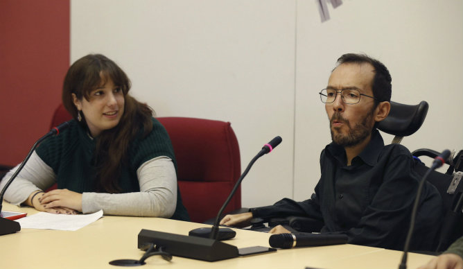 El eurodiputado Pablo Echenique durante la rueda de prensa que ha ofrecido en Madrid para presentar el documento de consenso Sumando Podemos El eurodiputado Pablo Echenique durante la rueda de prensa que ha ofrecido en Madrid para presentar el documento de consenso Sumando Podemos