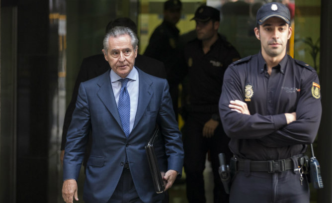 El expresidente de Caja Madrid, Miguel Blesa, a su salida tras declarar en los juzgados por el caso de las tarjetas fantasma El expresidente de Caja Madrid, Miguel Blesa, a su salida tras declarar en los juzgados por el caso de las tarjetas fantasma