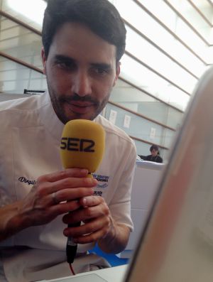El chef Virgilio Martínez, hablando de sus platos en la zona de prensa del congreso San Sebastián Gastronomika. El chef Virgilio Martínez, hablando de sus platos en la zona de prensa del congreso San Sebastián Gastronomika.