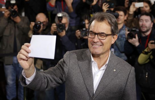 El President Artur Mas vota en la jornada del 9-N El President Artur Mas vota en la jornada del 9-N