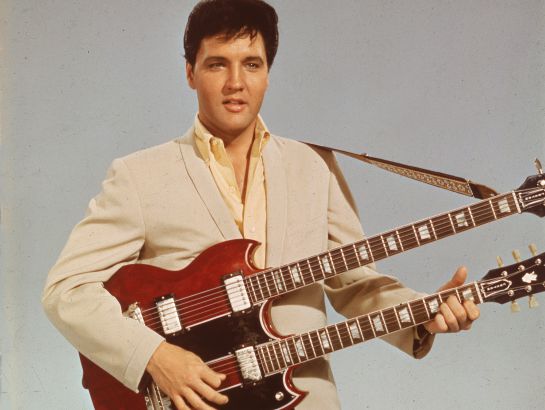 Elvis Presley tocando la guitarra Elvis Presley tocando la guitarra