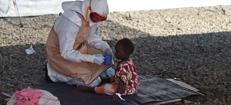 TOPSHOTS
An health worker wearing protective equipment gives to drink to an Ebola young patient at Kenama treatment center run by the Red cross Society on November 15, 2014. Ebola-hit Sierra Leone faces social and economic disaster as gains made since the country's ruinous civil war are wiped out by the epidemic, according to a major study released on November 15, 2014. Ebola has killed more than 5,000 people, mostly in Guinea, Liberia and Sierra Leone, and is expected to hit economic growth in the region, as border closures and stigma disrupt the flow of goods and people.
AFP PHOTO/ FRANCISCO LEONG TOPSHOTS
An health worker wearing protective equipment gives to drink to an Ebola young patient at Kenama treatment center run by the Red cross Society on November 15, 2014. Ebola-hit Sierra Leone faces social and economic disaster as gains made since the country's ruinous civil war are wiped out by the epidemic, according to a major study released on November 15, 2014. Ebola has killed more than 5,000 people, mostly in Guinea, Liberia and Sierra Leone, and is expected to hit economic growth in the region, as border closures and stigma disrupt the flow of goods and people.
AFP PHOTO/ FRANCISCO LEONG