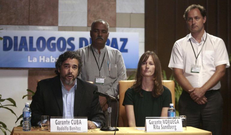 El gobierno de Colombia y las FARC pactan la liberación del general Alzate El gobierno de Colombia y las FARC pactan la liberación del general Alzate