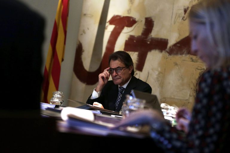 GRA029. BARCELONA, 18/11/2014.- El presidente de la Generalitat, Artur Mas, durante la reunión del gobierno catalán celebrada esta mañana, mientras las fiscalías del Estado y Superior de Cataluña dirimen sus diferencias sobre la presentación de una posible querella por el 9N. EFE/Alberto Estévez GRA029. BARCELONA, 18/11/2014.- El presidente de la Generalitat, Artur Mas, durante la reunión del gobierno catalán celebrada esta mañana, mientras las fiscalías del Estado y Superior de Cataluña dirimen sus diferencias sobre la presentación de una posible querella por el 9N. EFE/Alberto Estévez