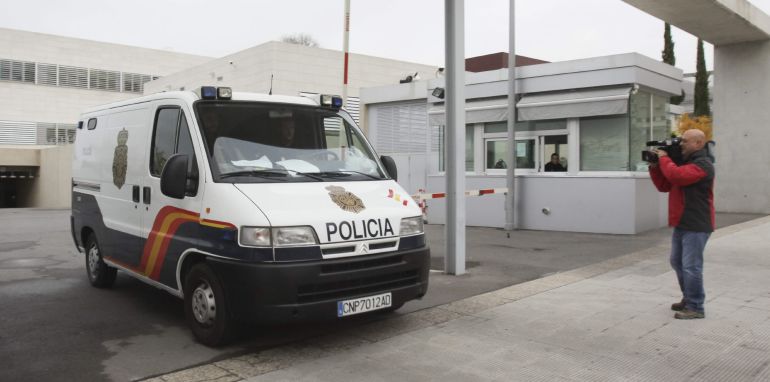 La Policía Nacional pone a disposición judicial los cuatro detenidos, tres sacerdotes y un profesor de religión, en el marco de la investigación sobre supuestos abusos sexuales cometidos en Granada La Policía Nacional pone a disposición judicial los cuatro detenidos, tres sacerdotes y un profesor de religión, en el marco de la investigación sobre supuestos abusos sexuales cometidos en Granada