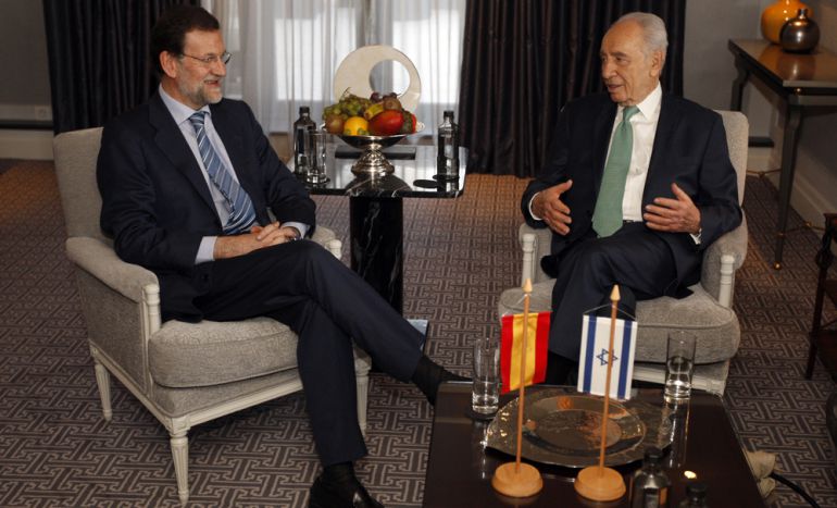 Mariano Rajoy con Simón Peres en su visita a España en 2011 Mariano Rajoy con Simón Peres en su visita a España en 2011