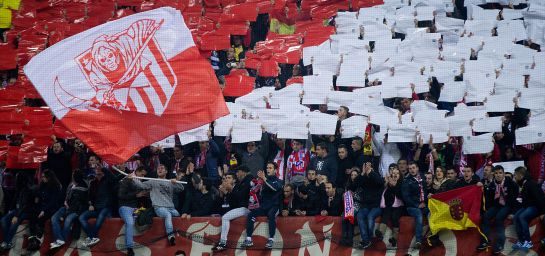 Los seguidores del Frente Atlético, en un partido en el Vicente Calderón. Los seguidores del Frente Atlético, en un partido en el Vicente Calderón.