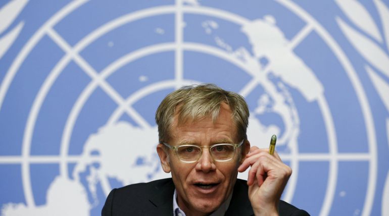World Health Organization (WHO) Assistant Director General Bruce Aylward gestures during a news conference on the WHO response and challenges to control the Ebola outbreak at the United Nations in Geneva December 1, 2014. REUTERS/Denis Balibouse (SWITZERLAND - Tags: POLITICS HEALTH DISASTER TPX IMAGES OF THE DAY) World Health Organization (WHO) Assistant Director General Bruce Aylward gestures during a news conference on the WHO response and challenges to control the Ebola outbreak at the United Nations in Geneva December 1, 2014. REUTERS/Denis Balibouse (SWITZERLAND - Tags: POLITICS HEALTH DISASTER TPX IMAGES OF THE DAY)