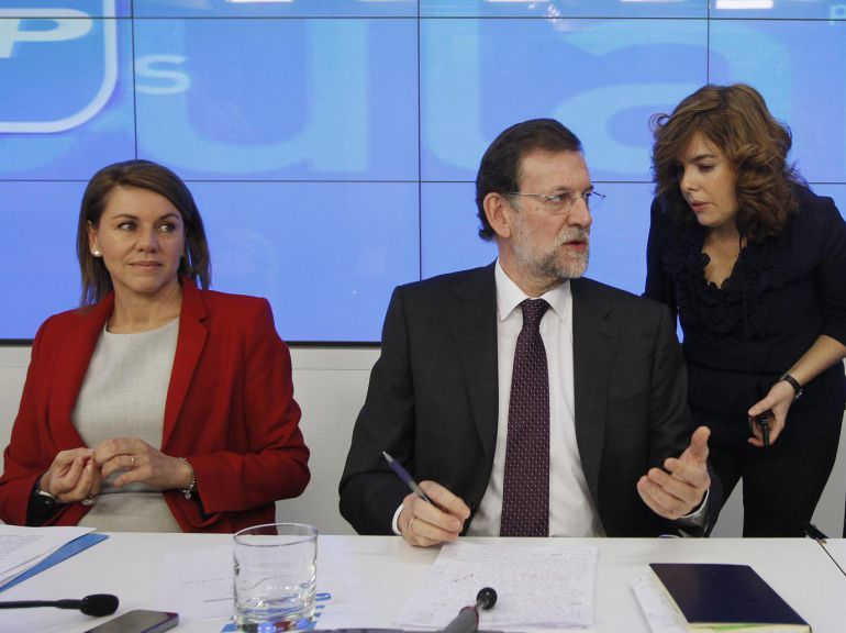 De izquierda a derecha: María Dolores de Cospedal, Mariano Rajoy y Soraya Sáenz de Santamaría, en una fotografía de archivo. De izquierda a derecha: María Dolores de Cospedal, Mariano Rajoy y Soraya Sáenz de Santamaría, en una fotografía de archivo.