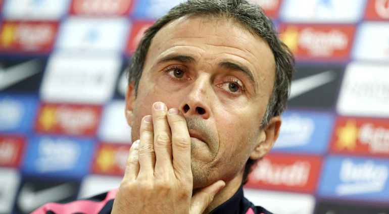 El entrenadordel FC Barcelona, Luís Enrique, durante la rueda de prensa que ofreció tras el entrenamiento del equipo hoy en Sant Joan Despí de cara al partido de la decimocuarta jornada de Liga que disputan frente al Espanyol mañana, domingo, en el Nou Camp El entrenadordel FC Barcelona, Luís Enrique, durante la rueda de prensa que ofreció tras el entrenamiento del equipo hoy en Sant Joan Despí de cara al partido de la decimocuarta jornada de Liga que disputan frente al Espanyol mañana, domingo, en el Nou Camp