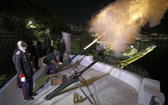 El principado dio la bienvenida a los gemelos con una salva de 42 cañonazos disparados desde el castillo Fort Antoine El principado dio la bienvenida a los gemelos con una salva de 42 cañonazos disparados desde el castillo Fort Antoine